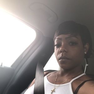 Meet your Posher, Ebony